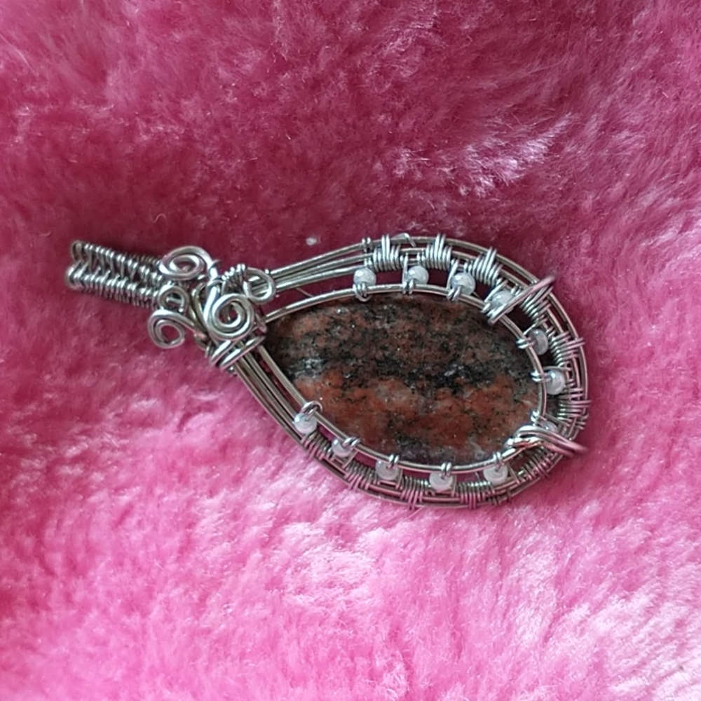 NWT Hand Wire Weaved Stone Teardrop Pendant